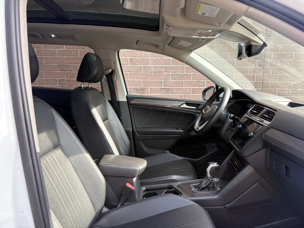 Used 2022 Pure White Volkswagen SE image 29