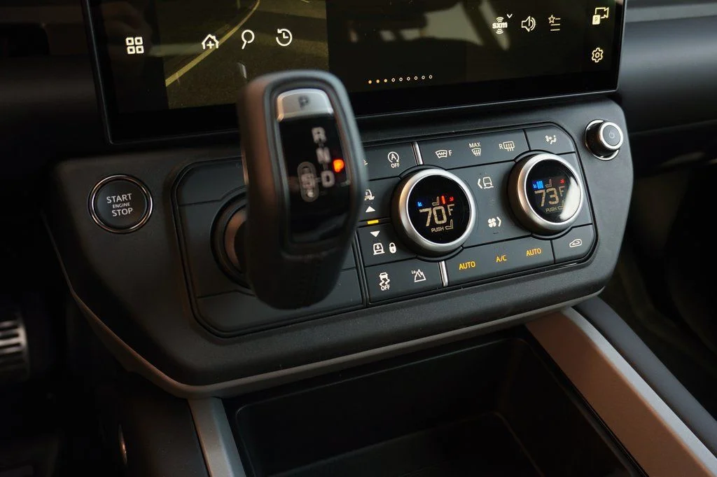 New 2026 Santorini Black Land Rover V8 image 29