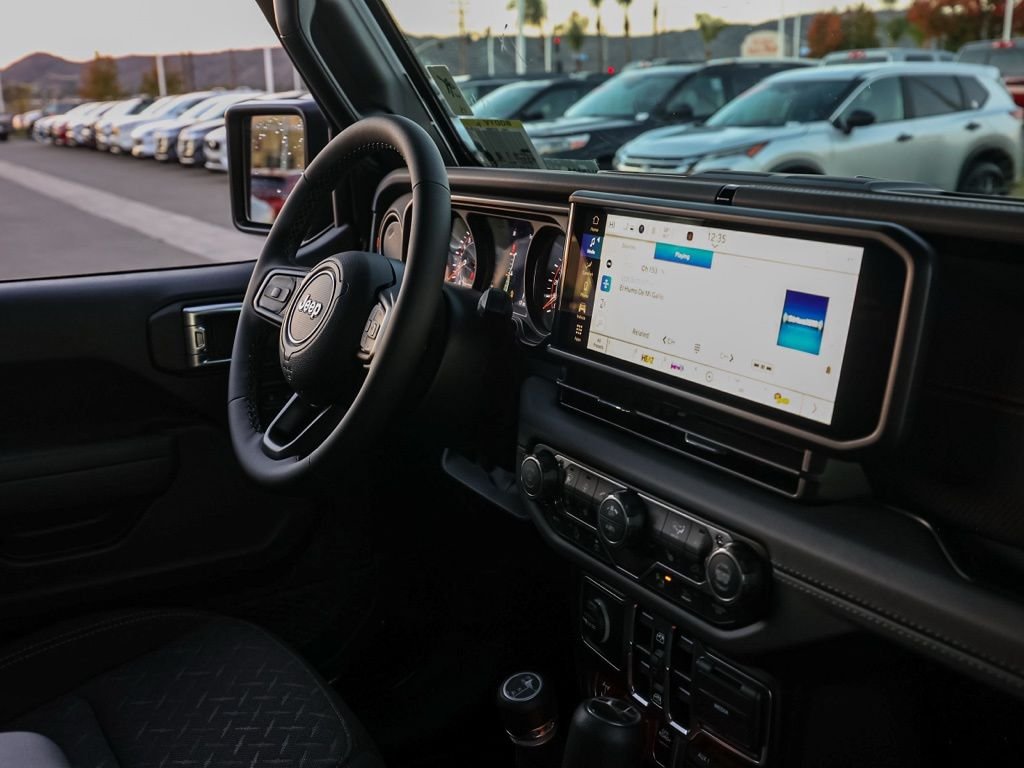 New 2026 Black Clear-Coat Exterior Paint Jeep Mojave image 18