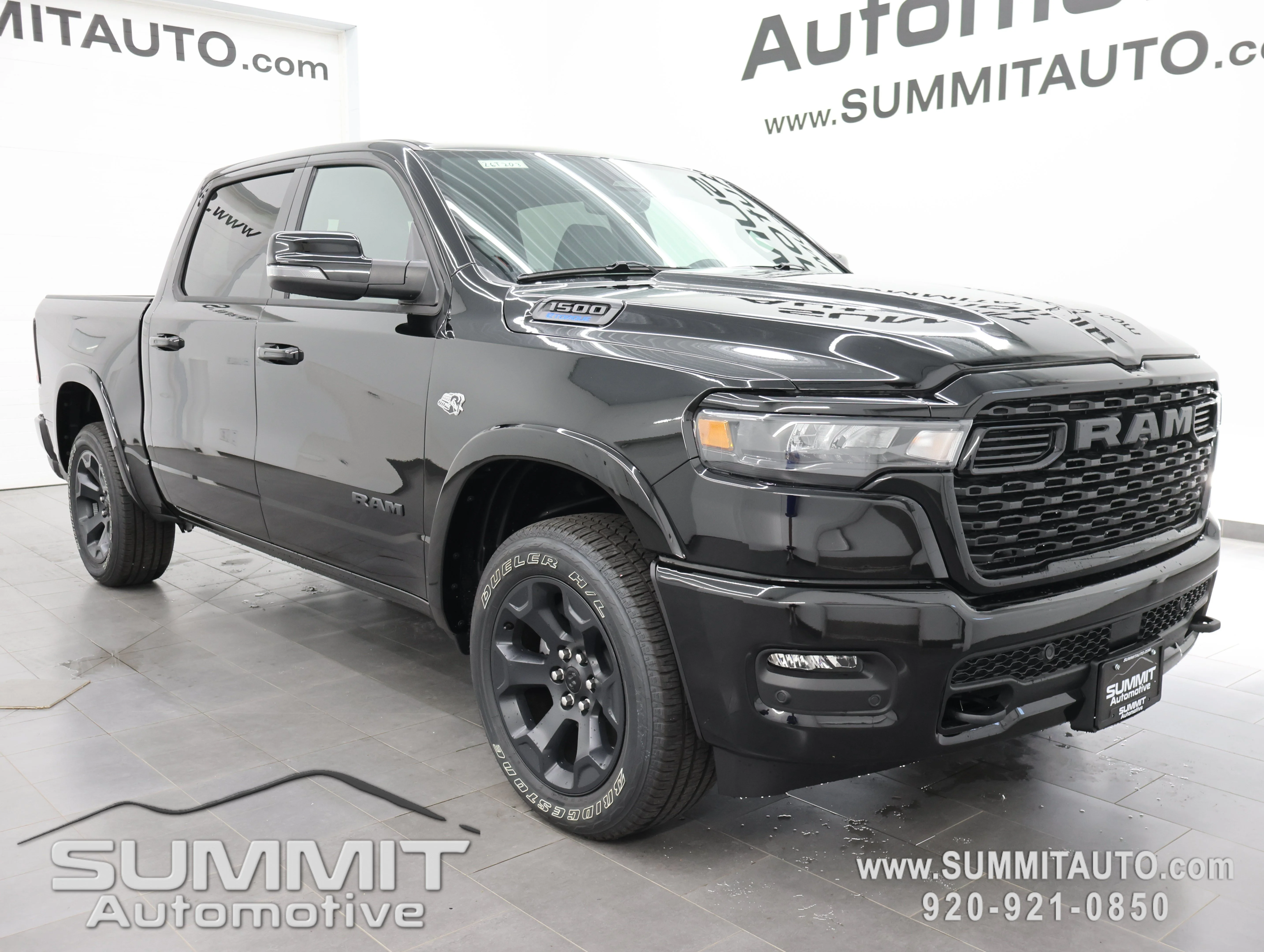 New 2026 Diamond Black Crystal Pearl-Coat Exterior Paint RAM Big Horn/Lone Star image 2