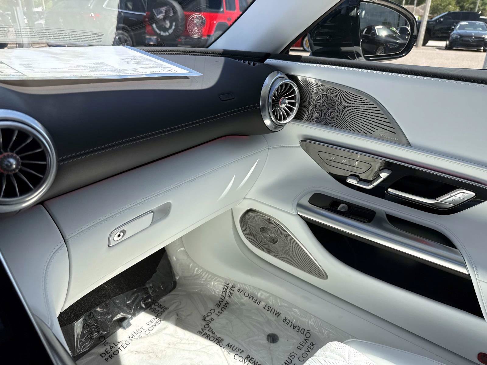 New 2027 Moonlight White Mercedes-Benz Maybach  680 Monogram Series Roadster image 28