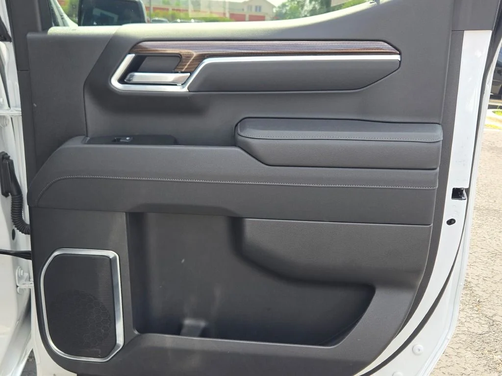 Used 2025 White Chevrolet RST image 11