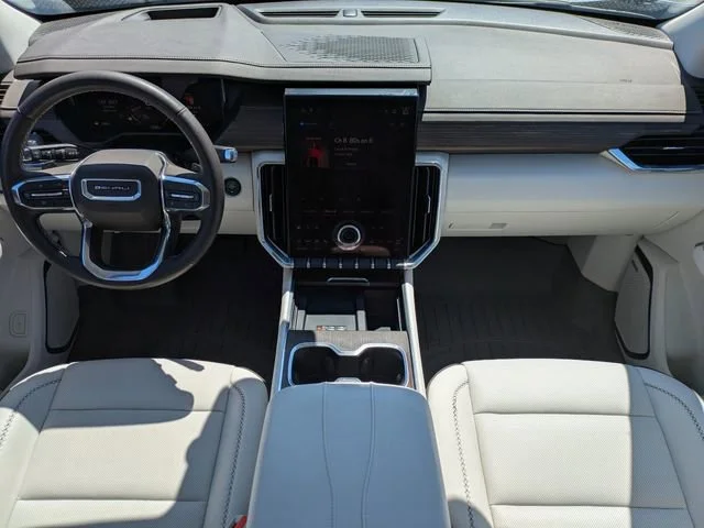 Used 2025 Sterling Metallic GMC Denali image 18