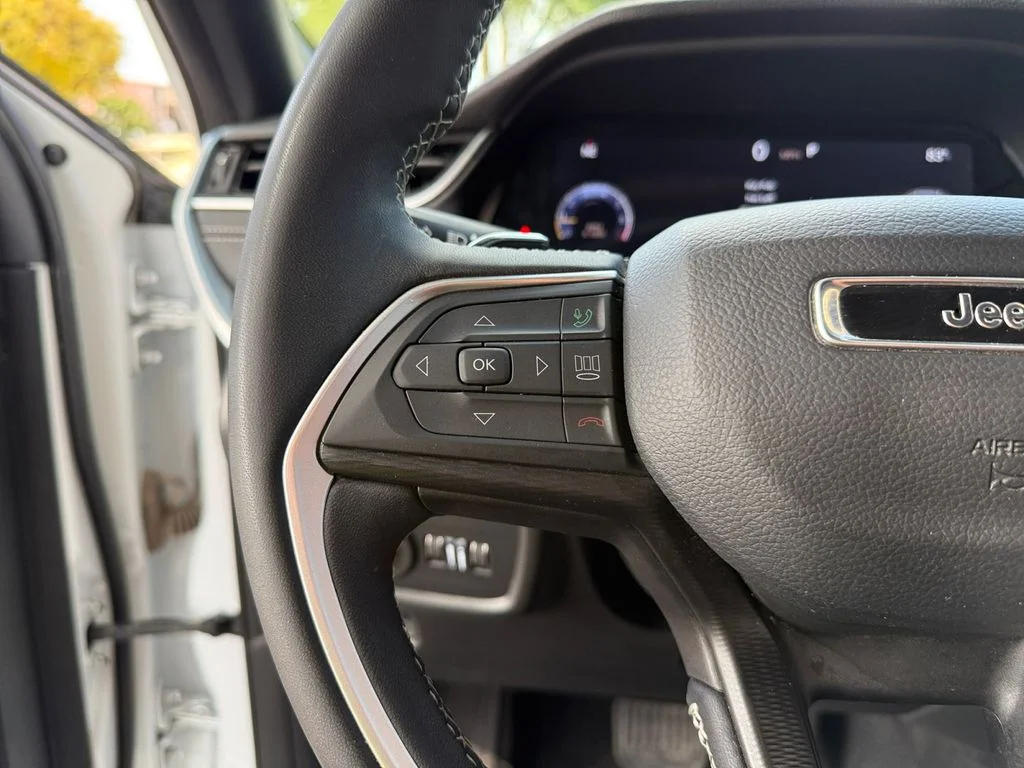 Used 2024 White Jeep Laredo image 24