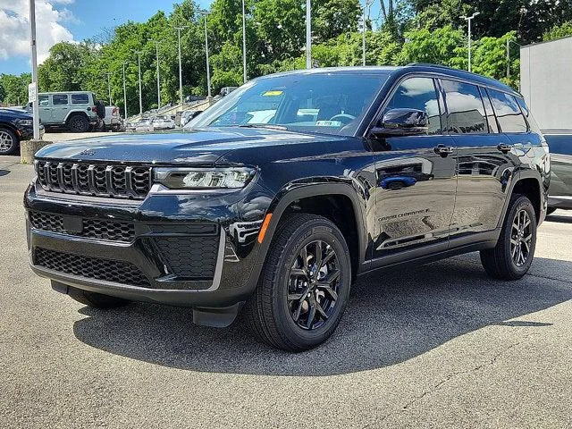 New 2026 Diamond Black Crystal Pearl-Coat Exterior Paint Jeep Altitude image 2