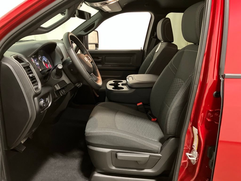 New 2026 Molten Red Pearl-Coat Exterior Paint RAM Tradesman image 13