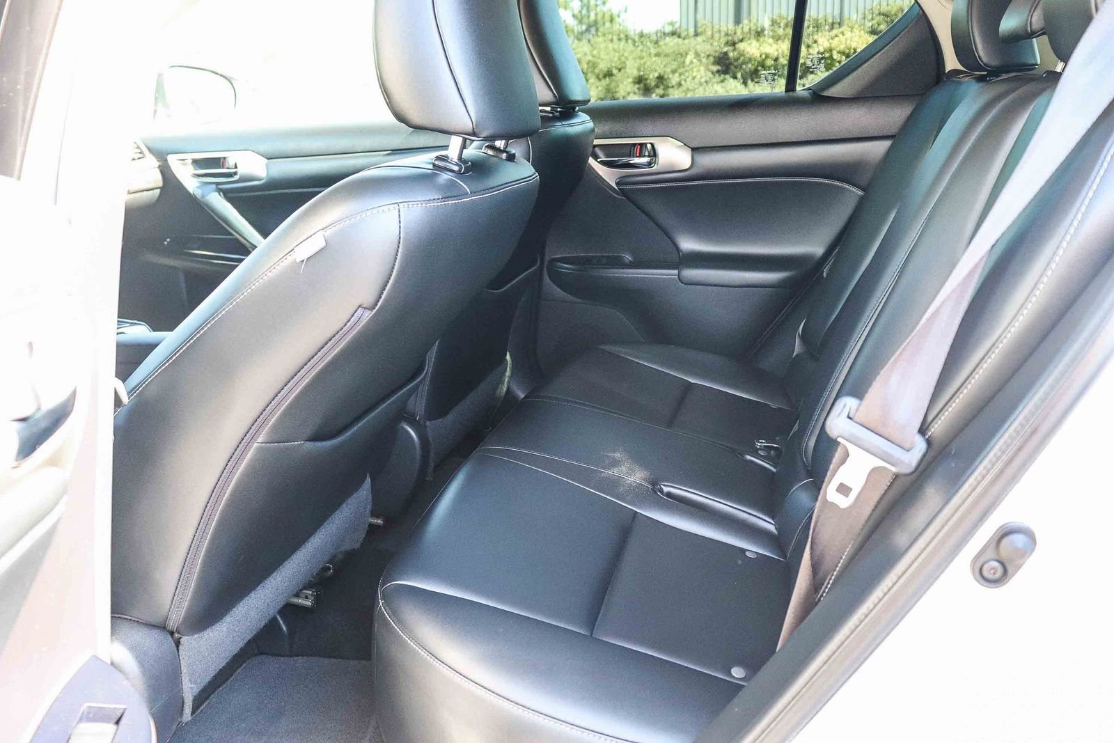 Used 2015 Silver Lexus 200h image 21