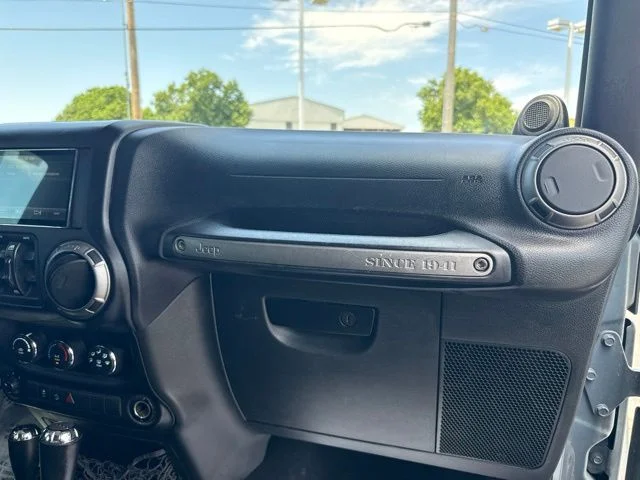 Used 2014 Gray Jeep Unlimited Sport image 27