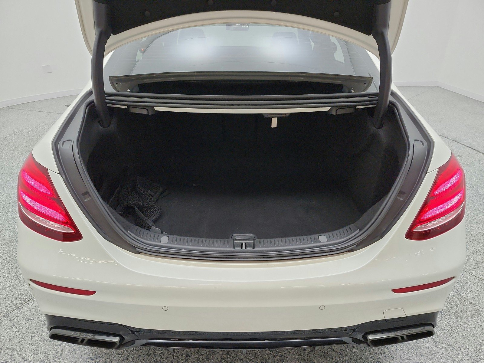 Used 2019 designo Diamond White Metallic Mercedes-Benz AMG® E 63 S 4MATIC+ Sedan image 18
