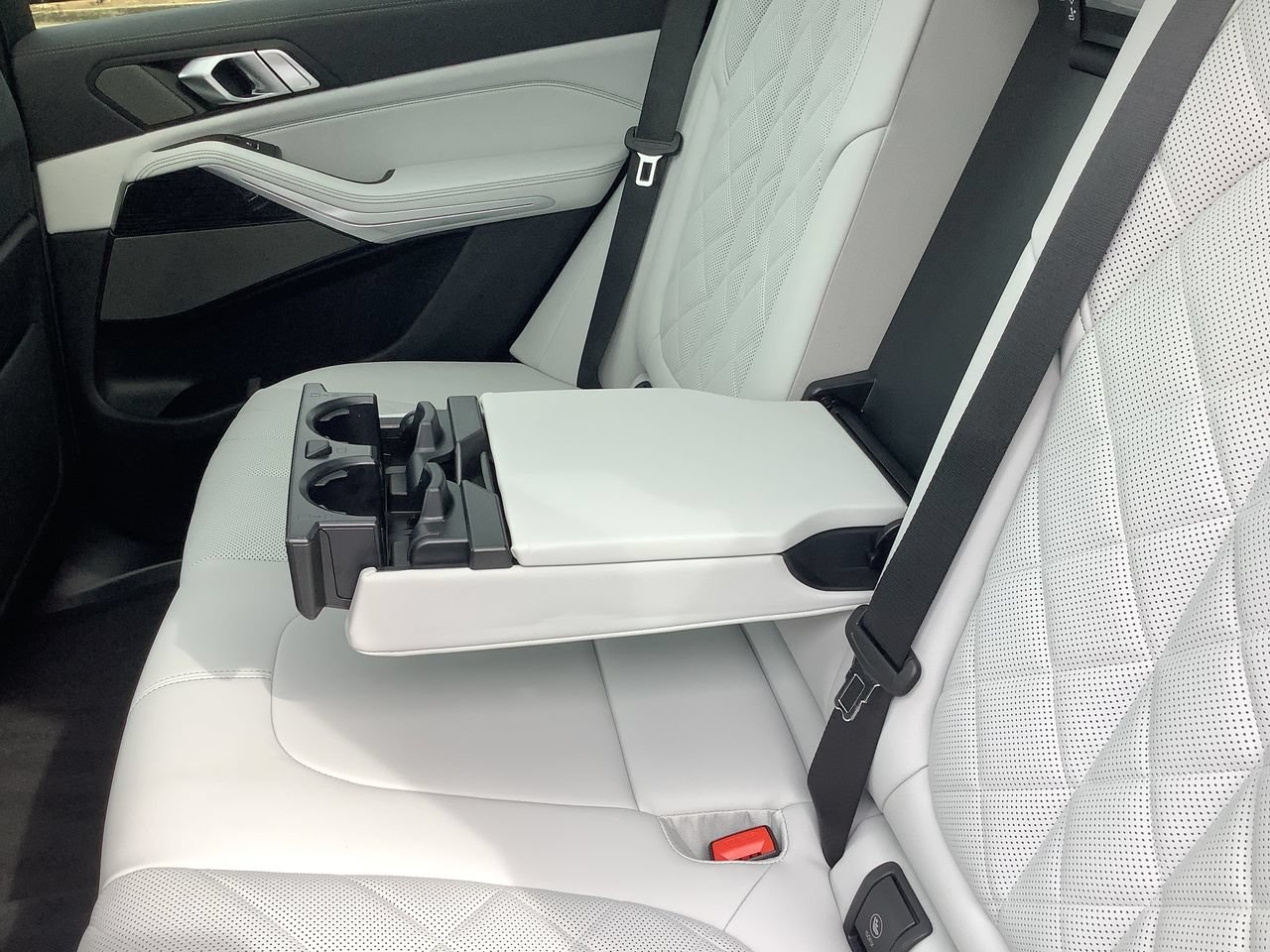 New 2026 Brooklyn Grey Metallic BMW xDrive50e image 32