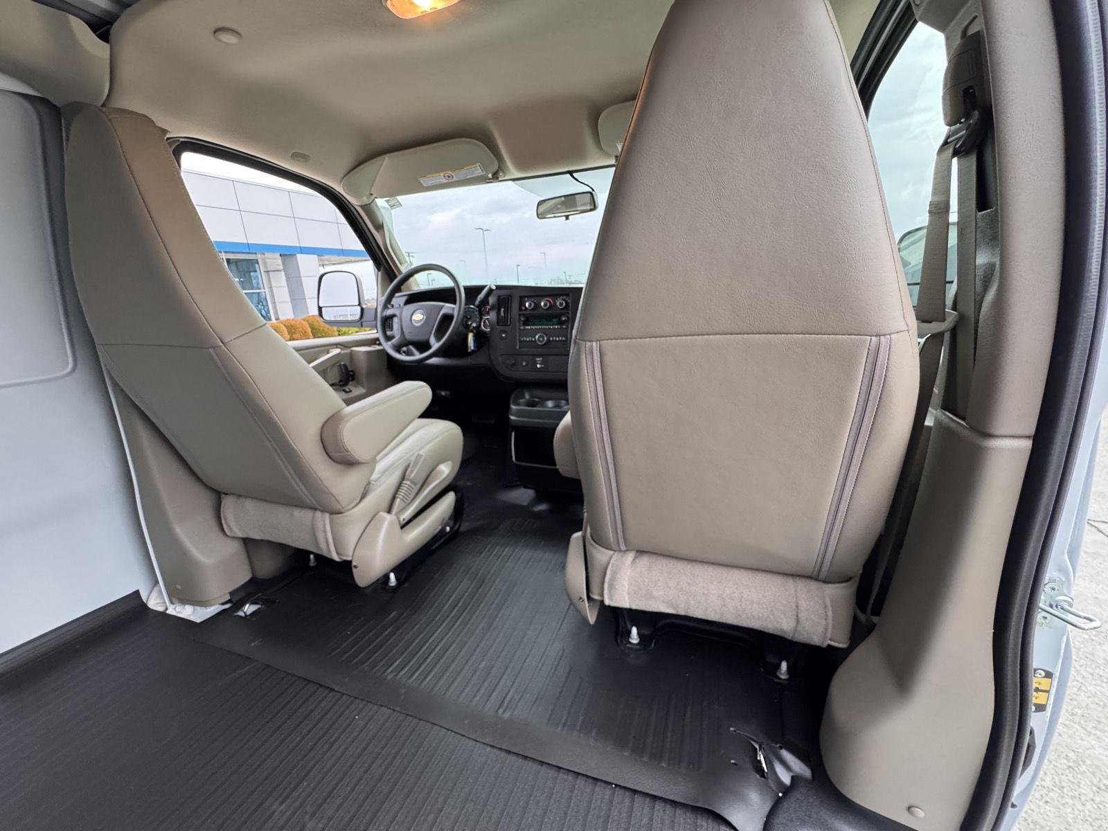 2026 Chevrolet Express Cargo Work Van - Photo 30