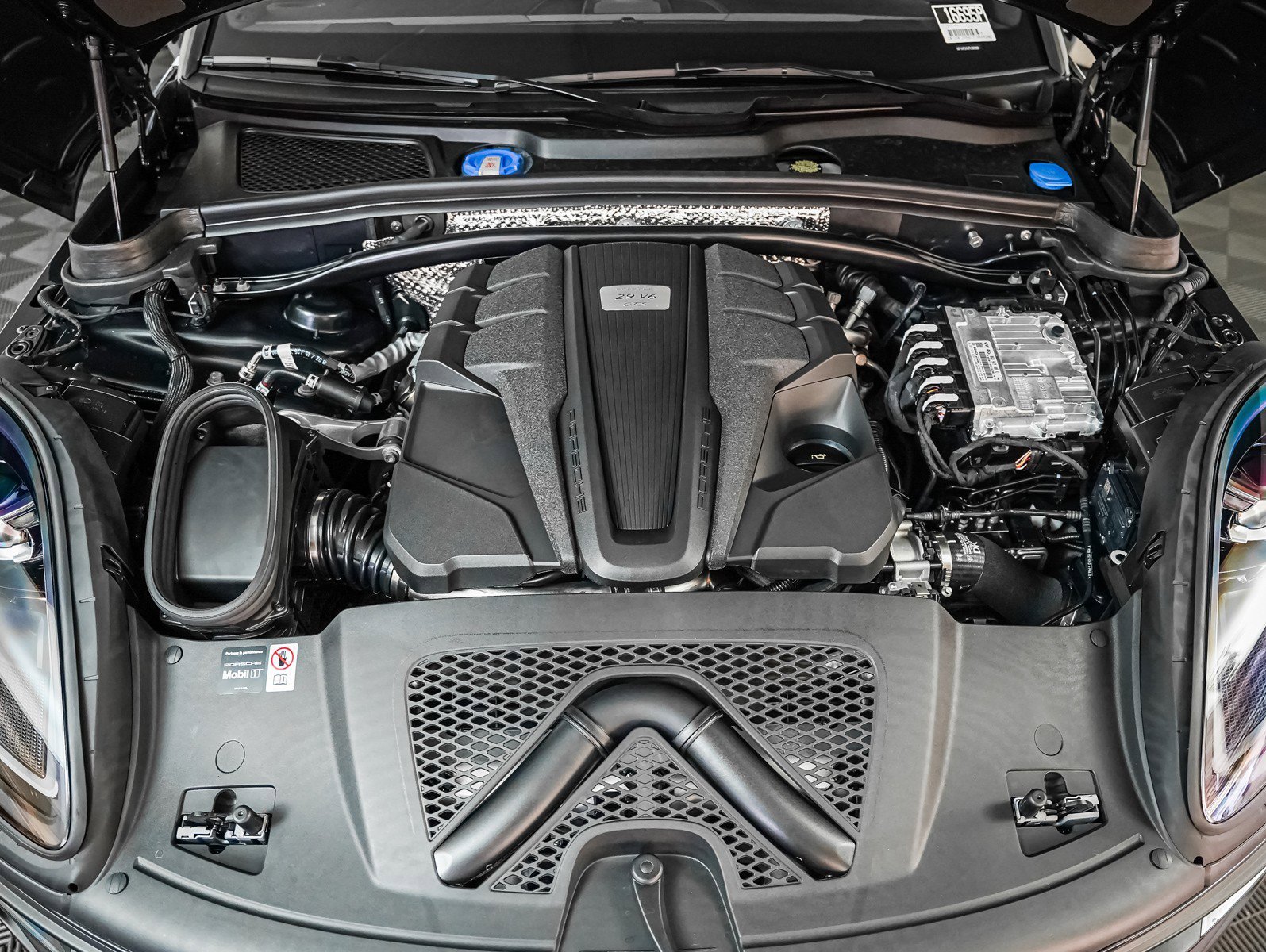 2026 Porsche Macan GTS - Photo 13