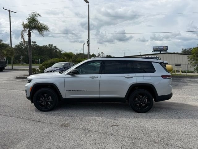 Used 2025 Silver Jeep Altitude X image 8