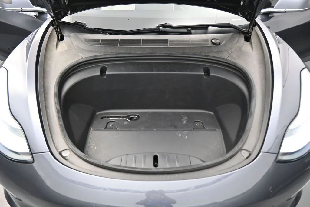 Used 2020  Tesla Performance image 27