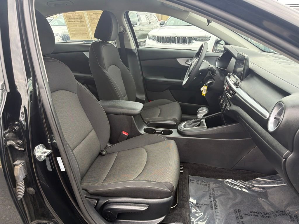 Used 2024 Black Kia LXS image 18