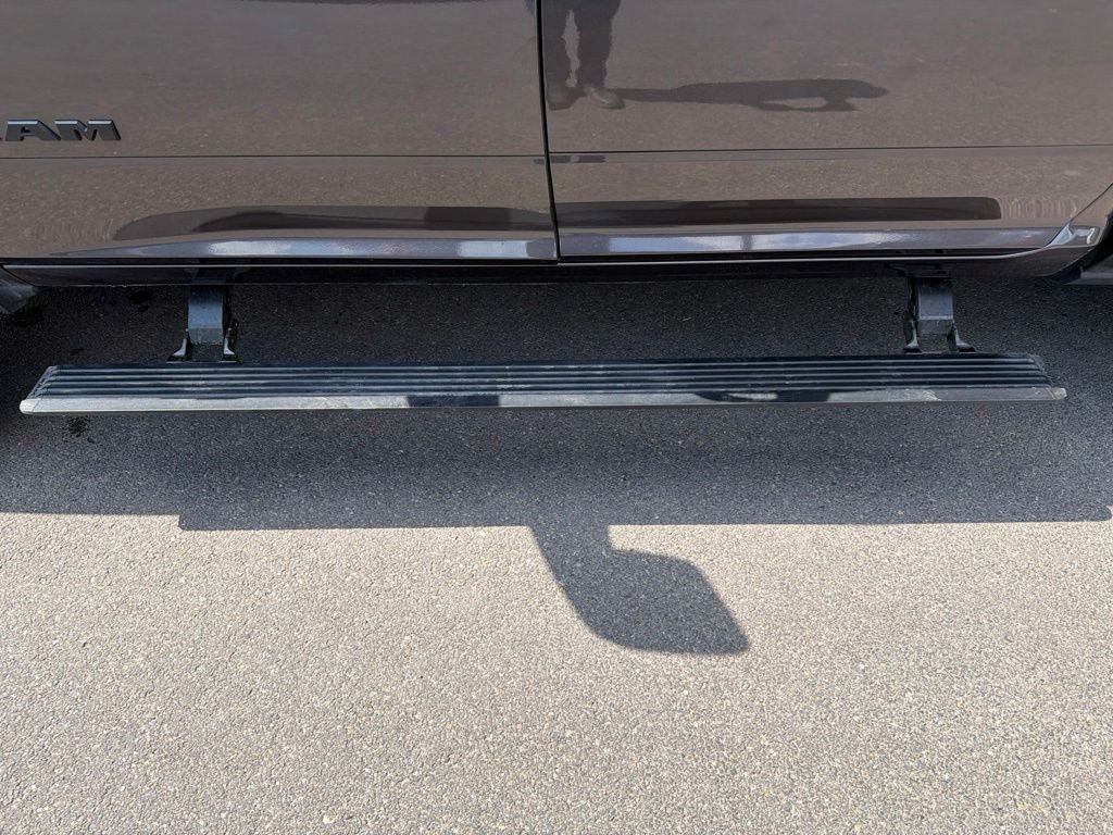 New 2026 Granite Crystal Metallic Clear-Coat Exterior Paint RAM Laramie image 16