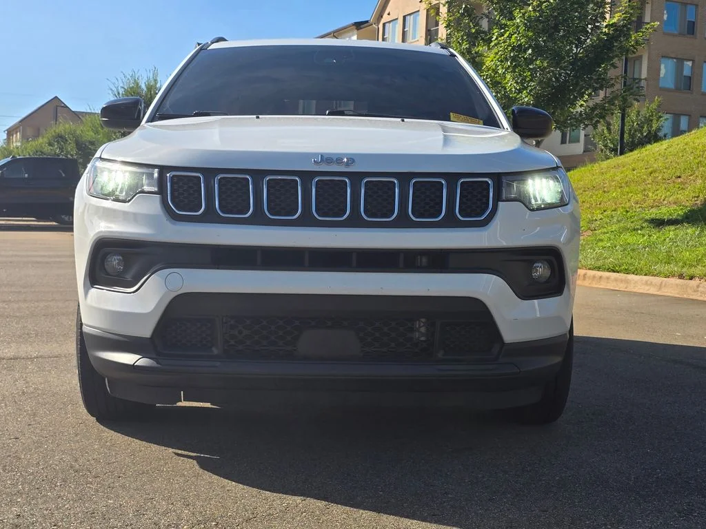 Used 2024 White Jeep Latitude image 5