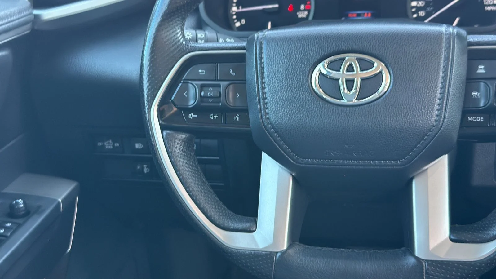 Used 2022  Toyota SR5 image 16