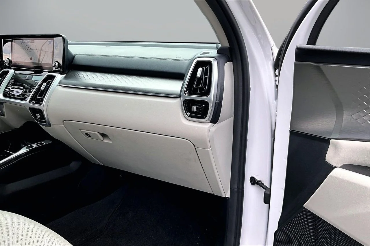 Certified Used 2022 White Kia SX image 21