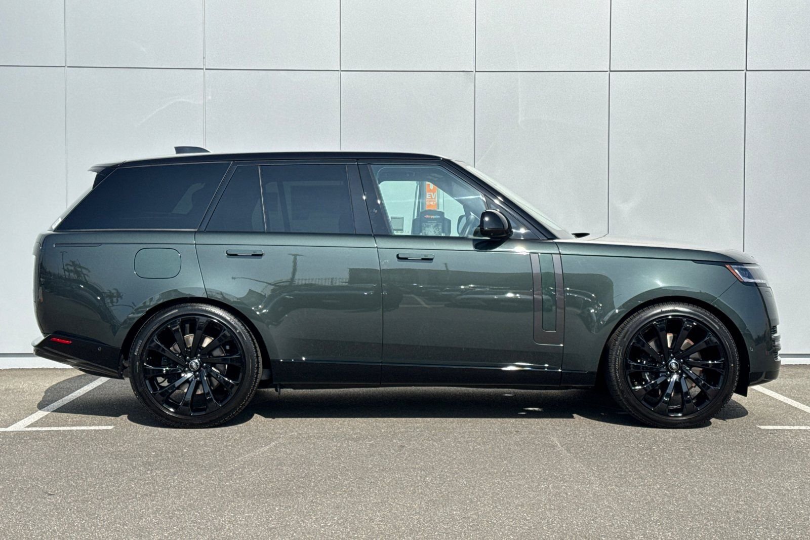 New 2026 Belgravia Green Land Rover SE image 6
