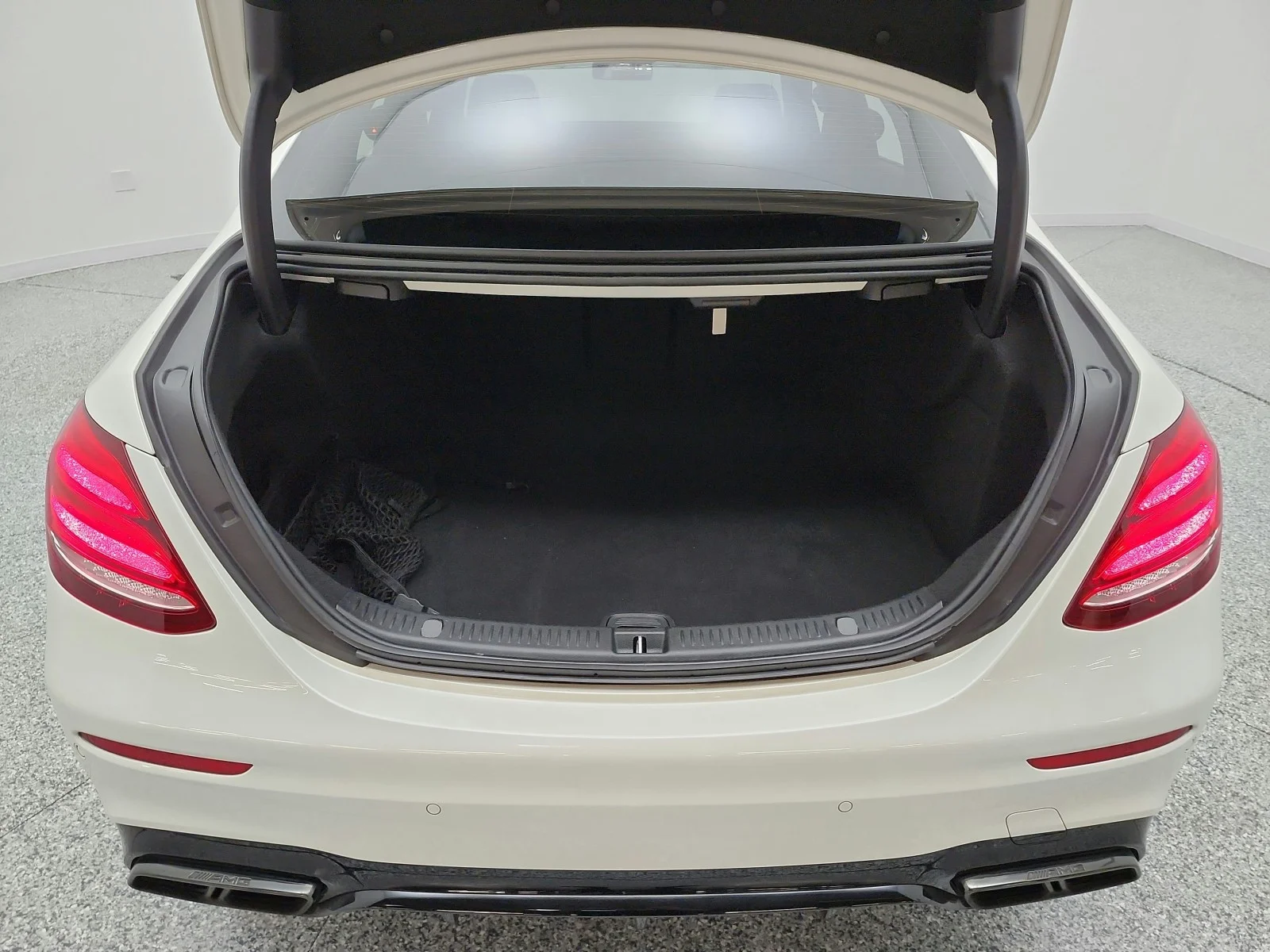 Used 2019 designo Diamond White Metallic Mercedes-Benz AMG® E 63 S 4MATIC+ Sedan image 18
