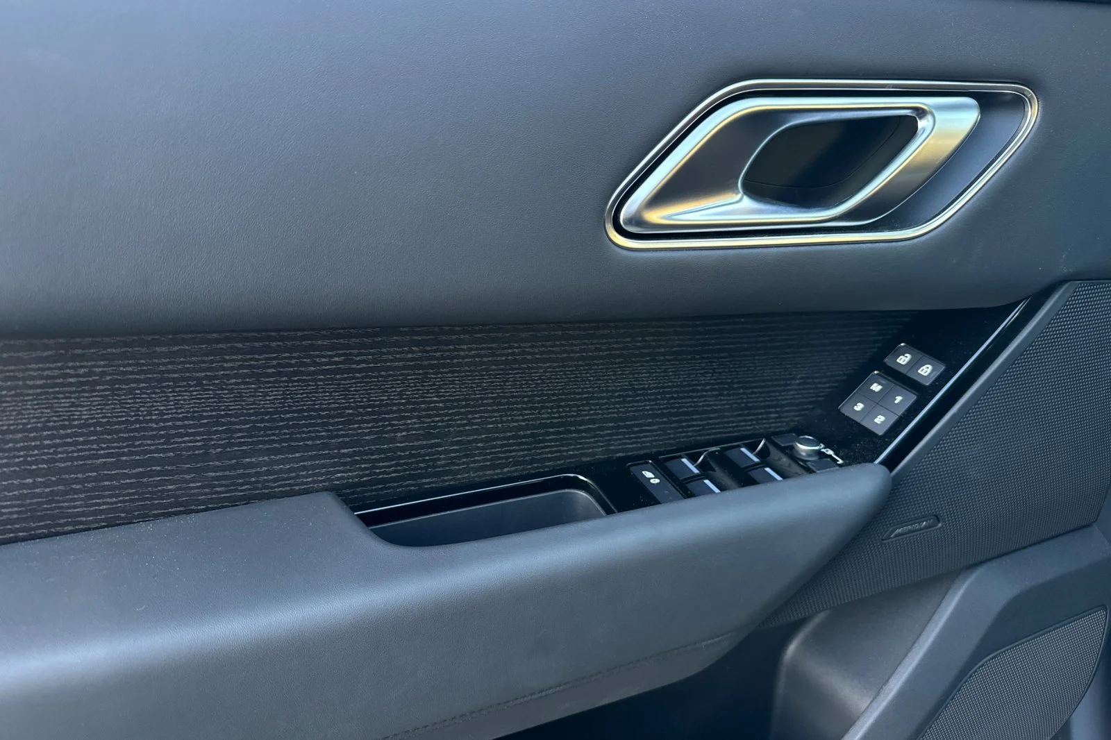 New 2024 Varesine Blue Land Rover Dynamic HSE image 11