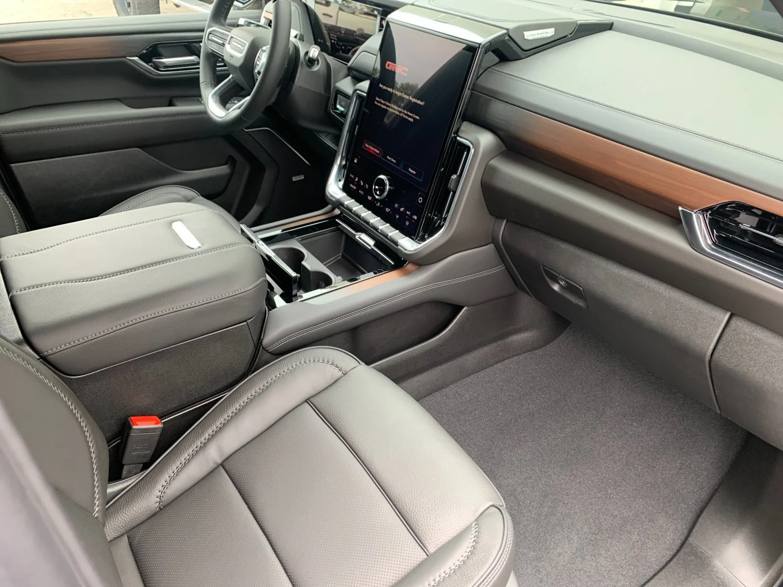 2026 GMC Yukon Denali - Photo 17