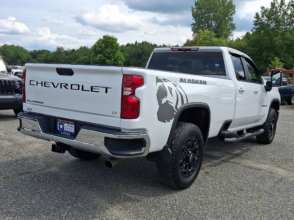 Used 2024 Summit White Chevrolet LT image 11