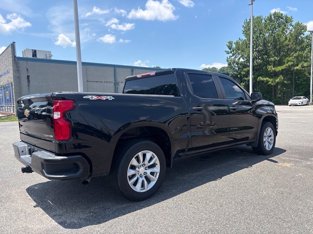 Used 2022 Black Chevrolet Custom image 16