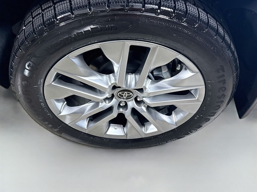 Used 2024 Magnetic Gray Metallic Toyota XLE Premium image 9