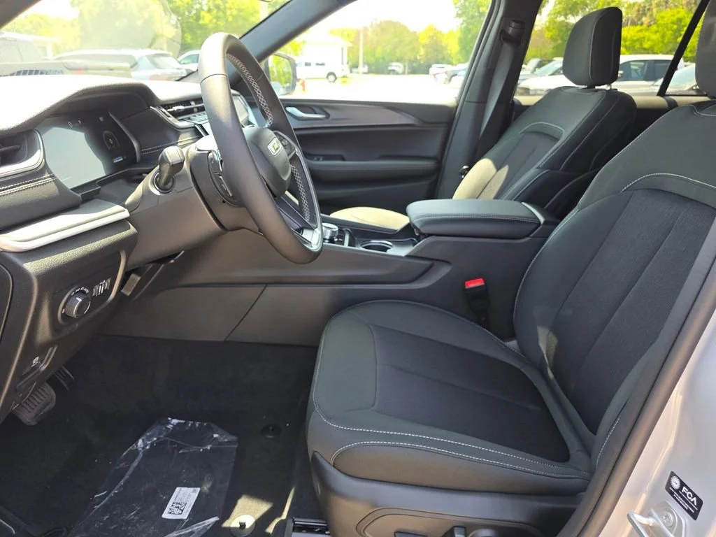 New 2026 Silver Zynith Exterior Paint Jeep Laredo image 12