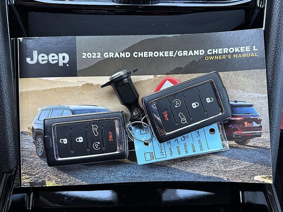 Used 2022 Bright White Clearcoat Jeep Trailhawk image 29