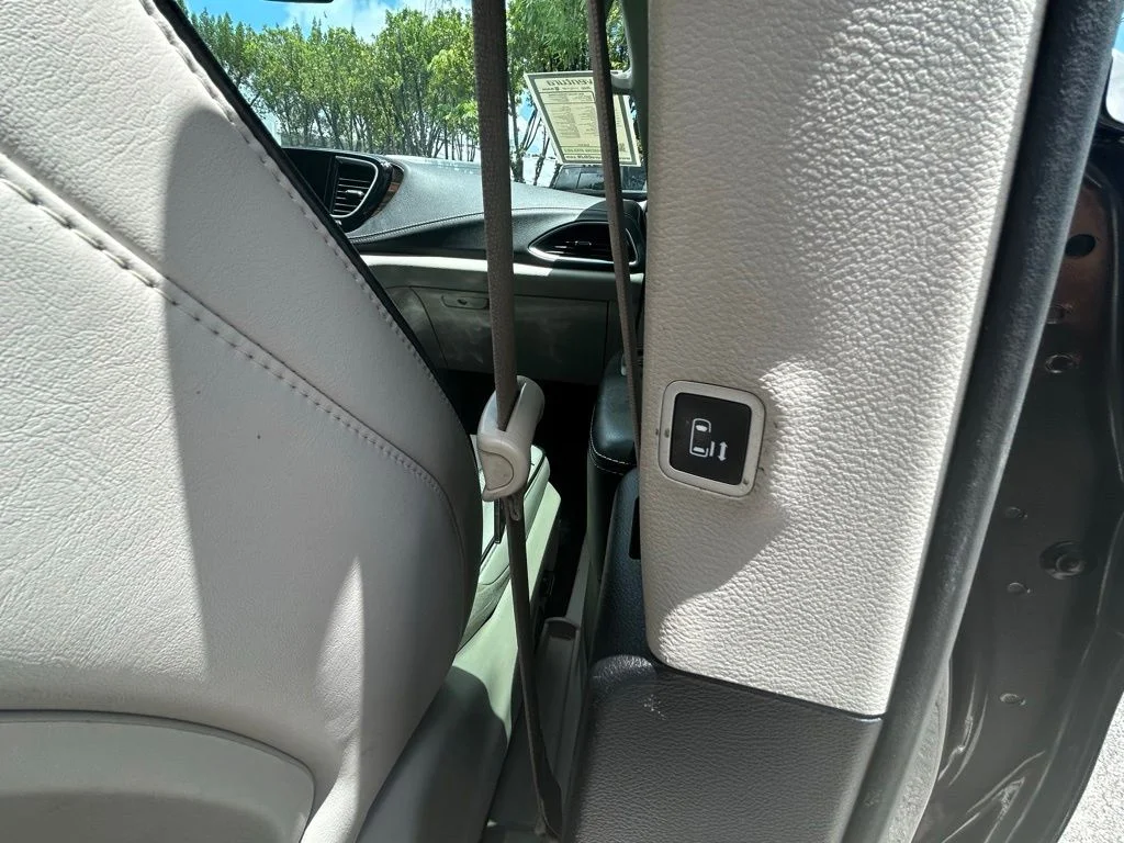 Used 2021 Gray Chrysler Limited image 39