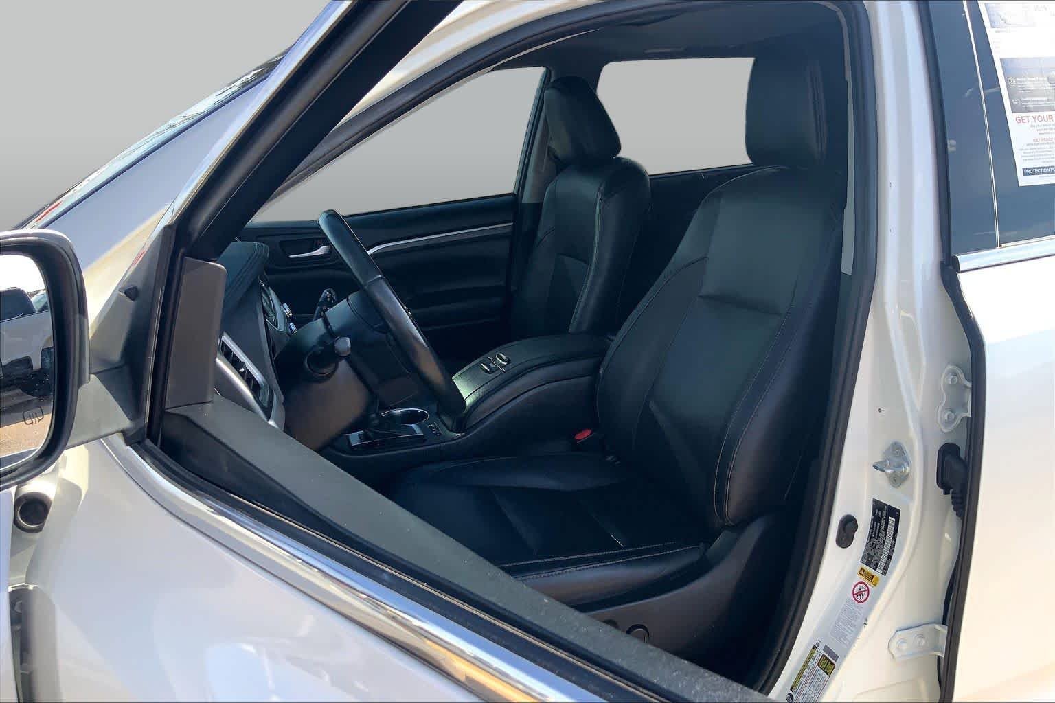 Used 2019 Blizzard Pearl Toyota Limited image 8