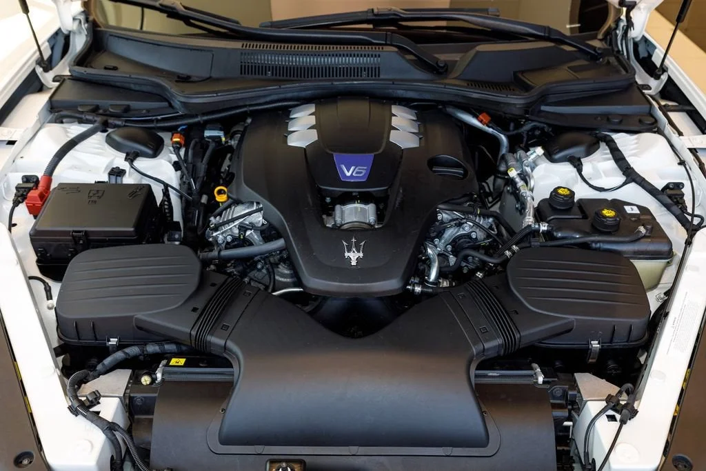 Used 2022 Bianco Maserati Modena image 11