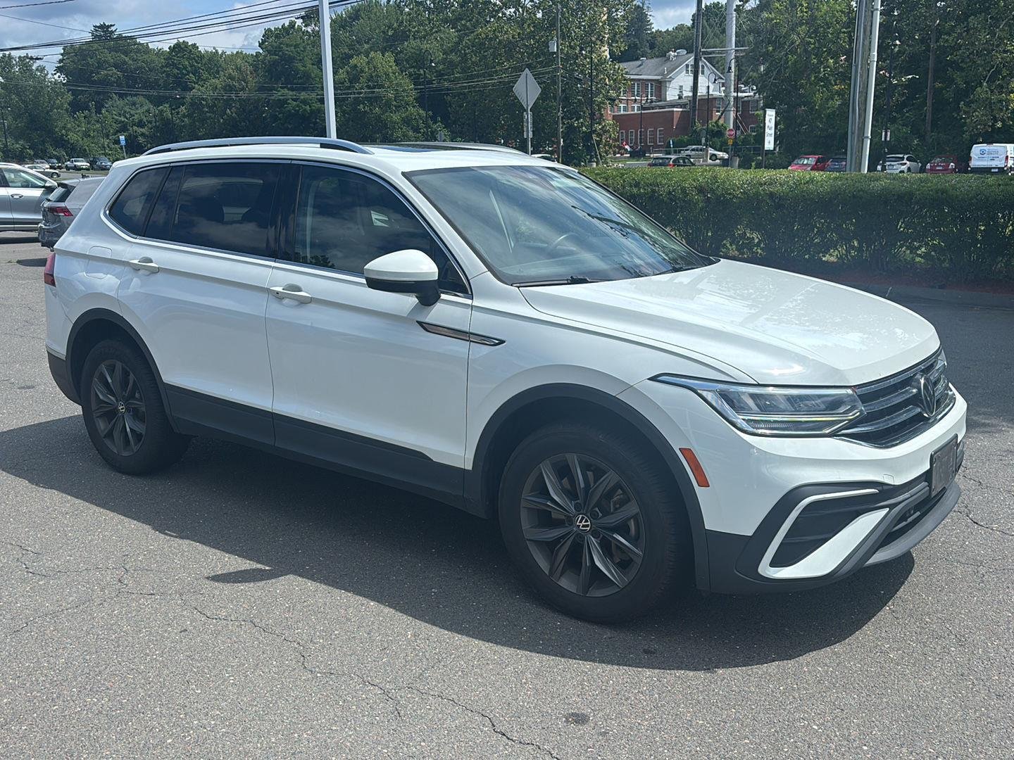 Used 2022 Pure White Volkswagen SE image 7