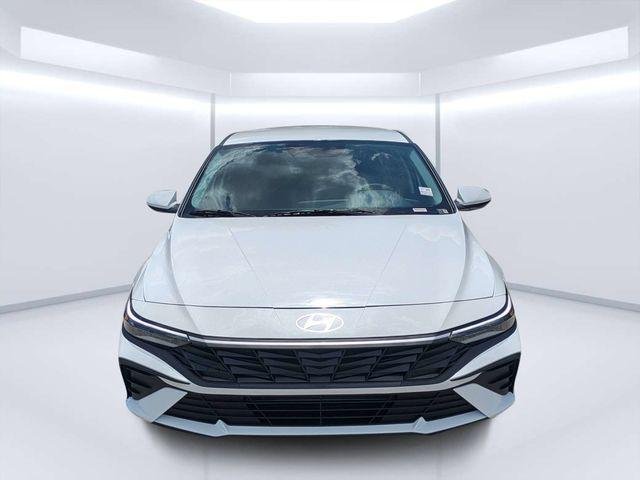 New 2026 White Hyundai SE image 8