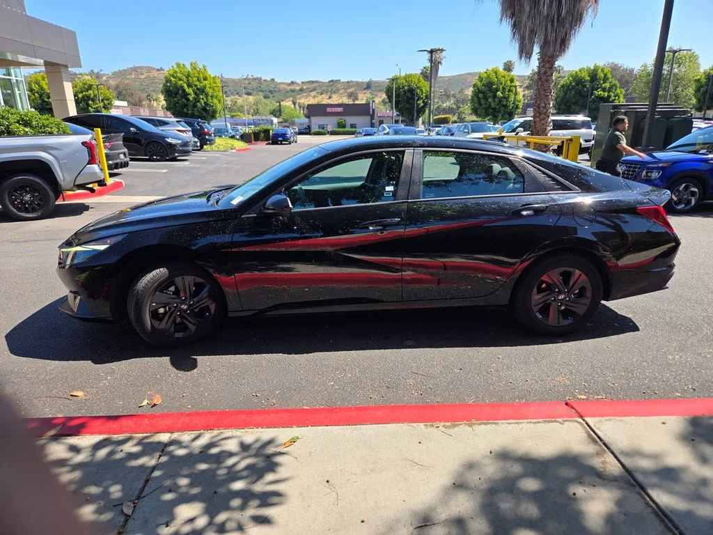 Used 2022 Black Hyundai SEL image 4