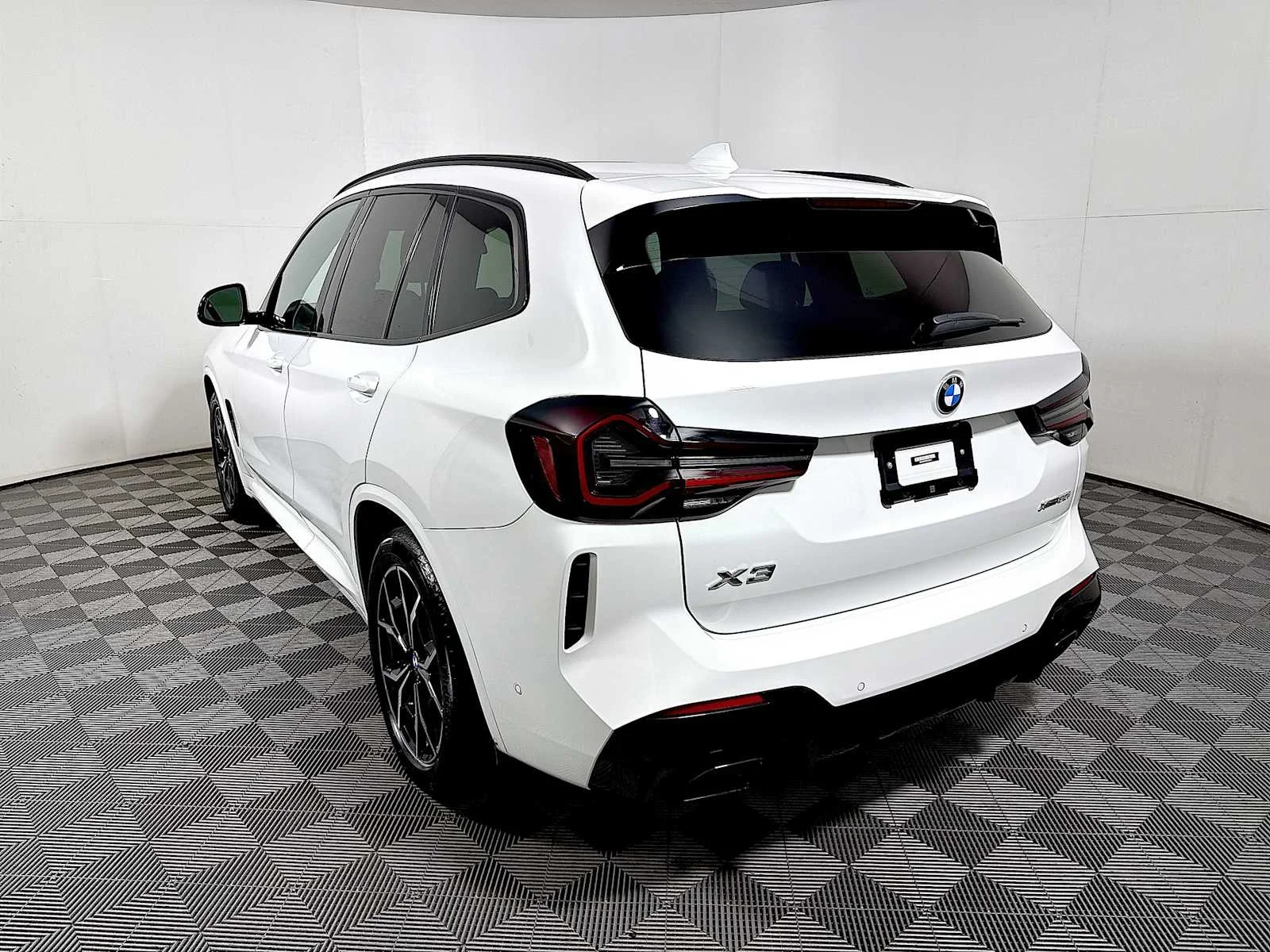 Certified Used 2023 Alpine White BMW xDrive30i image 5