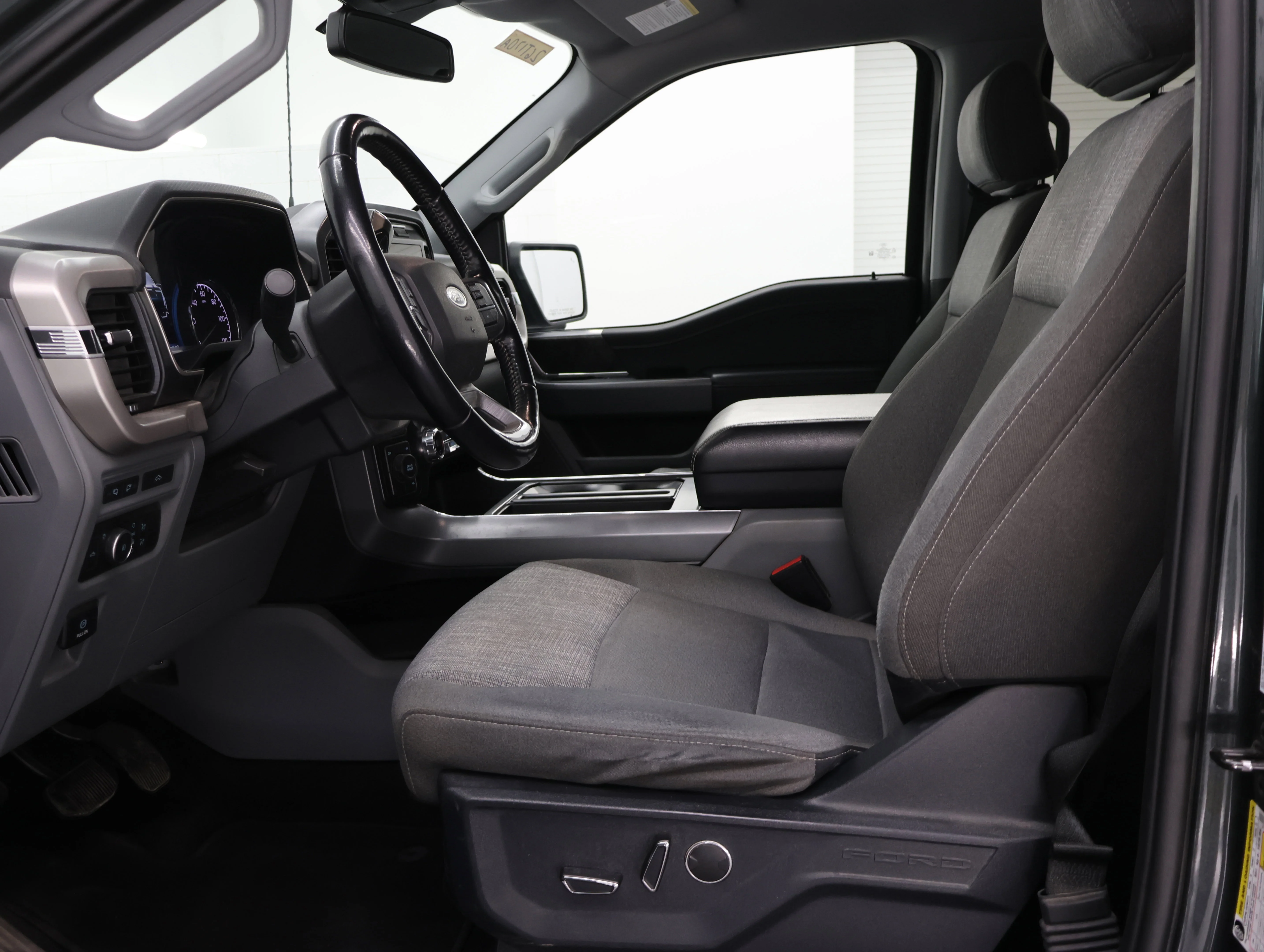 Used 2021 Guard Metallic Ford XLT image 8