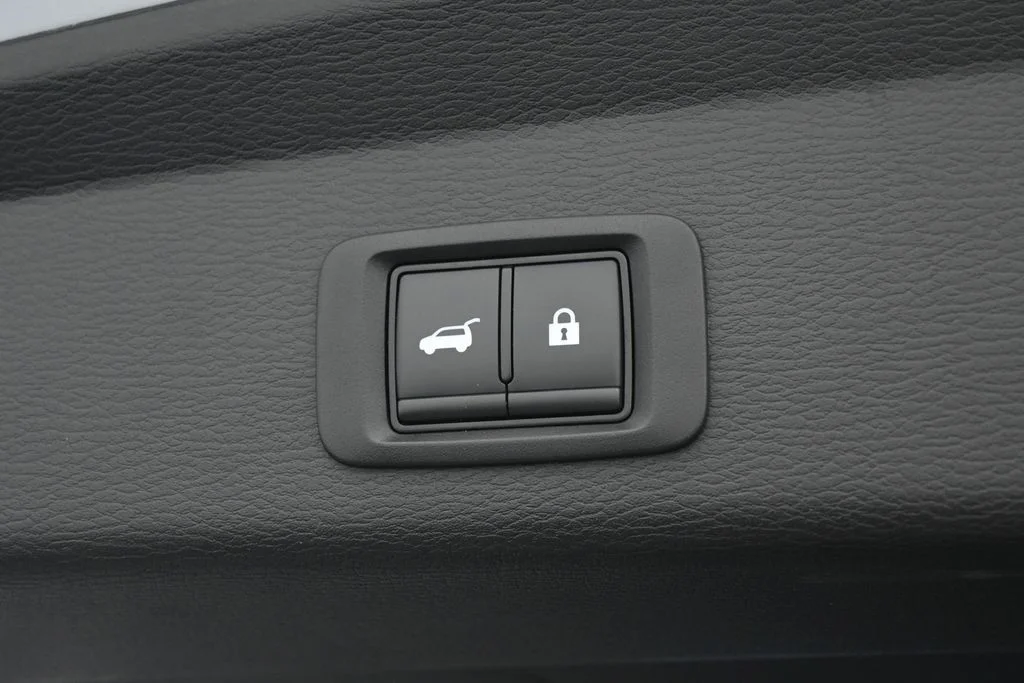 Used 2024 White Mitsubishi SEL image 35