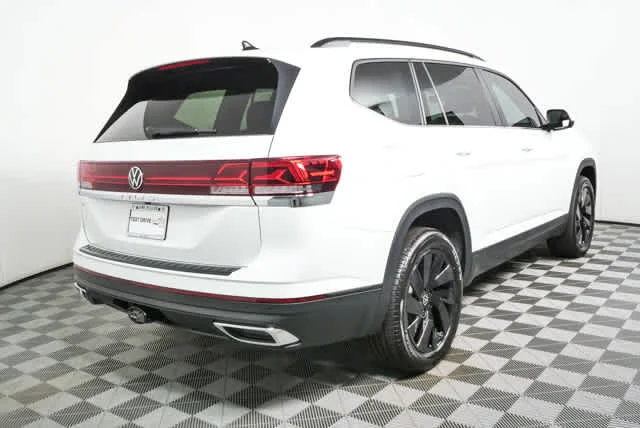 New 2026 Opal White Pearl Volkswagen 2.0T SE w/Technology image 3