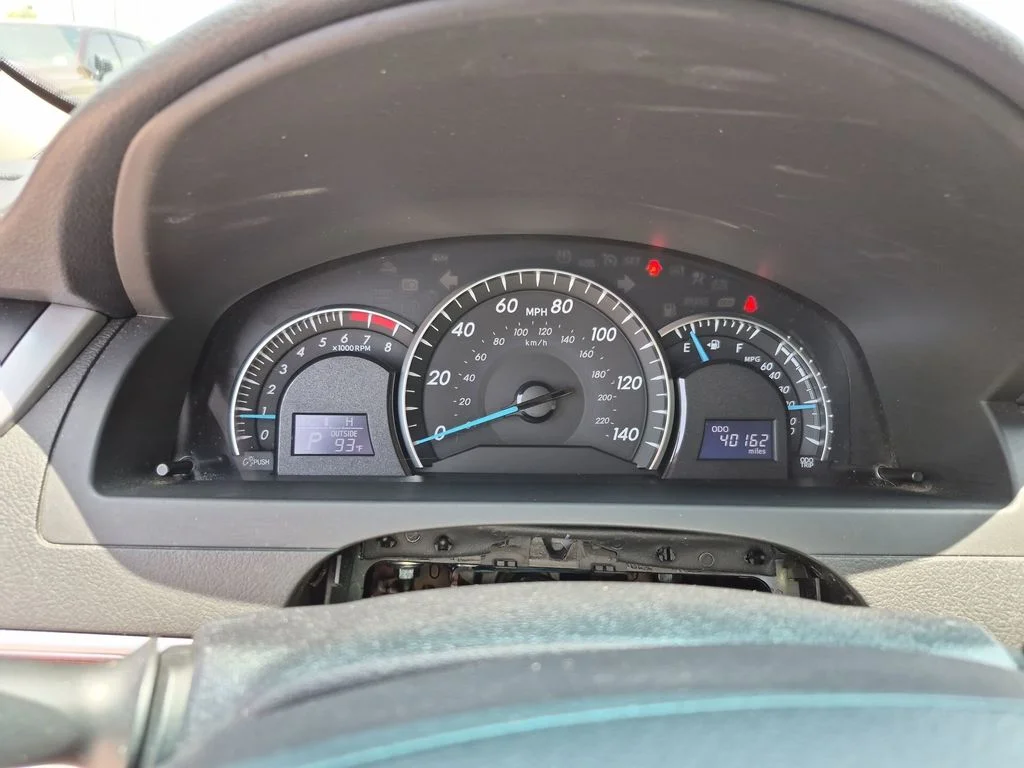Used 2014 Red Toyota XLE image 4