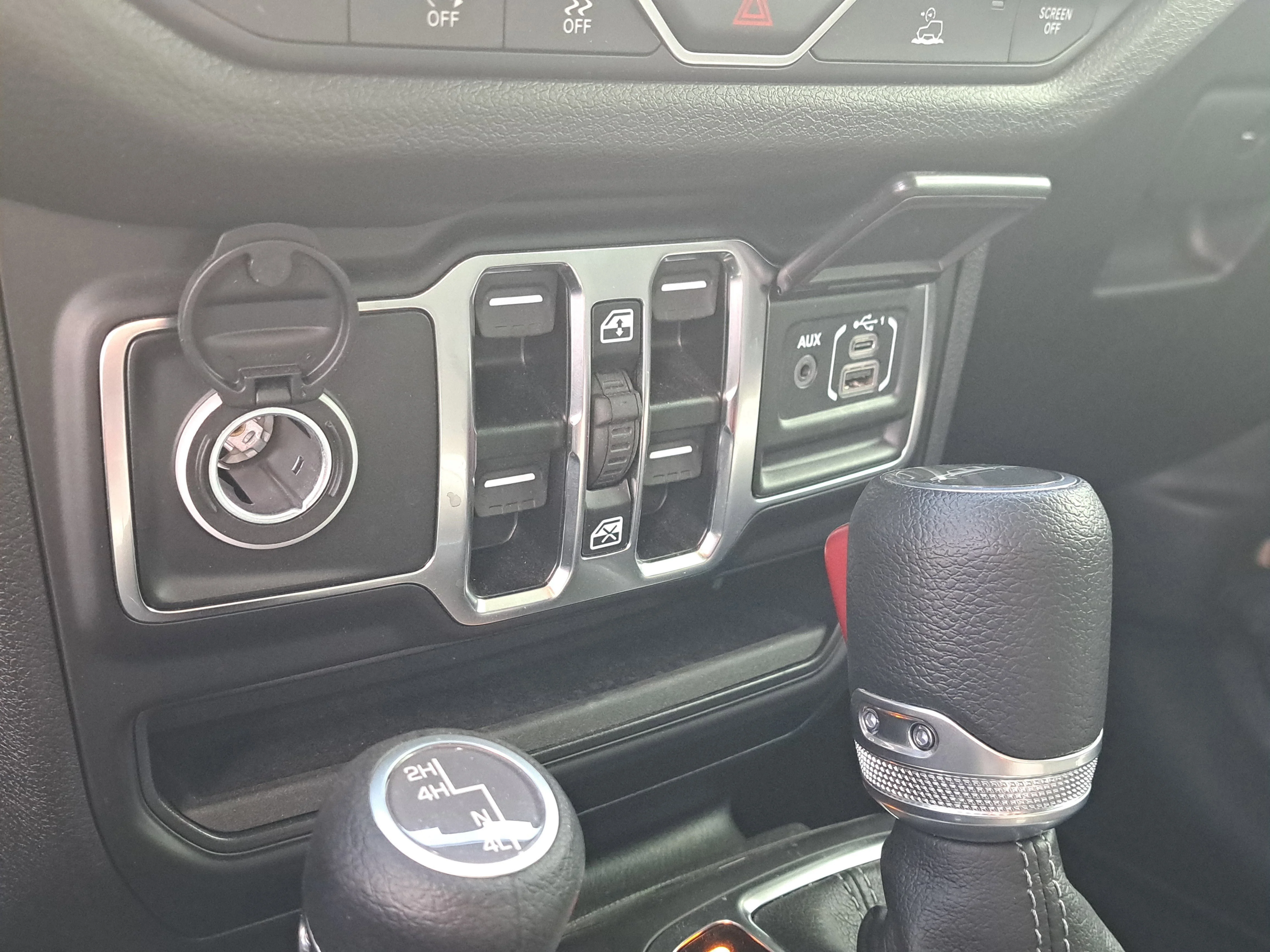 Used 2025 41 Jeep Sport image 48