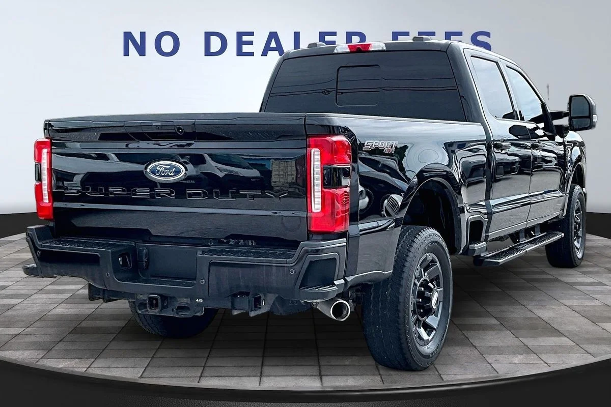 Used 2024  Ford LARIAT image 6