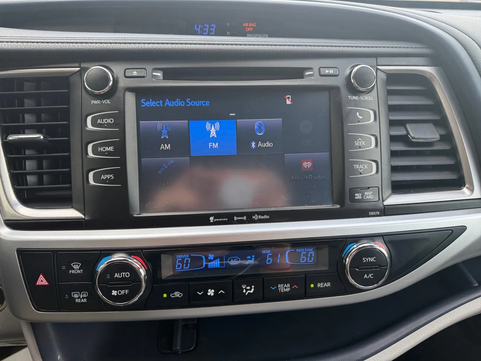 Used 2017 Blizzard Pearl Toyota XLE image 19
