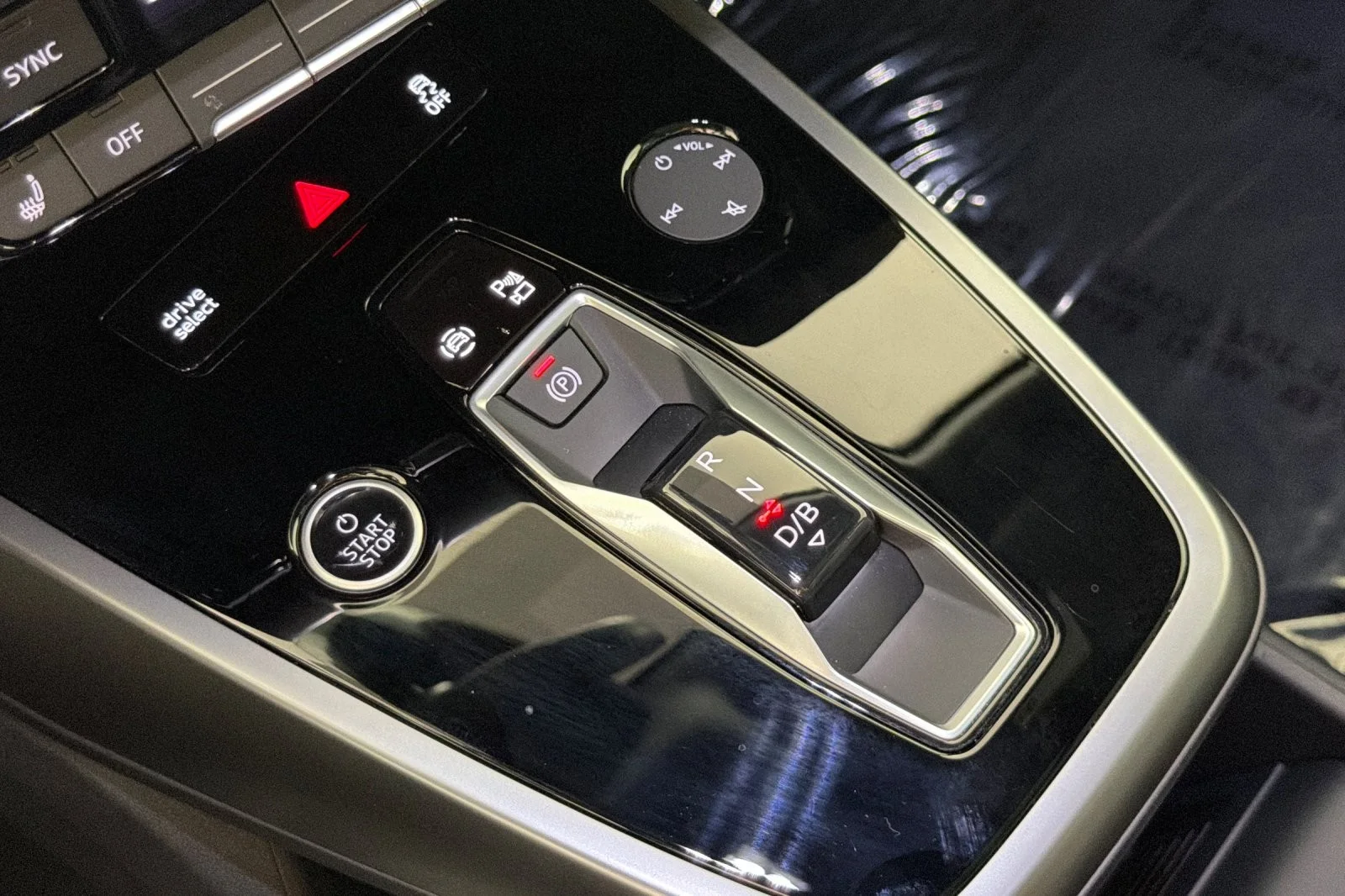 Used 2024 Glacier White Metallic Audi Prestige 55 quattro image 21