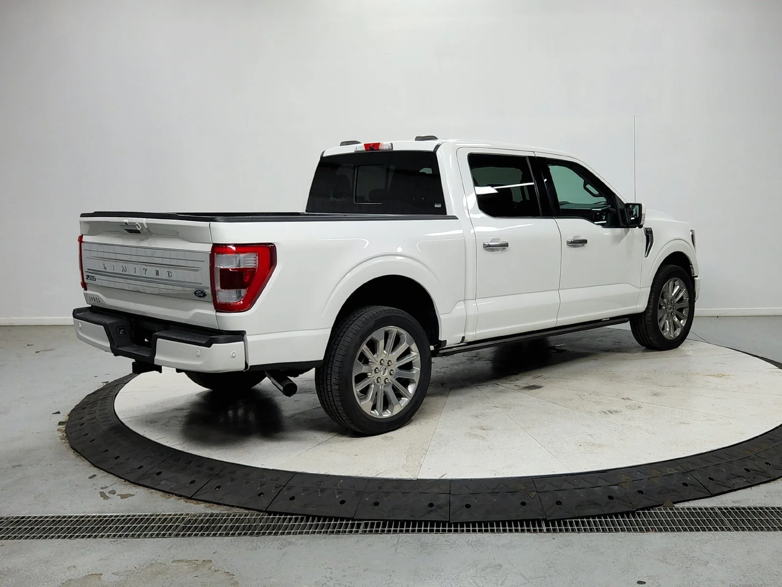 Used 2021 White Ford Limited image 8