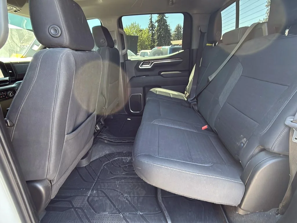 Used 2024 Summit White Chevrolet LT image 27