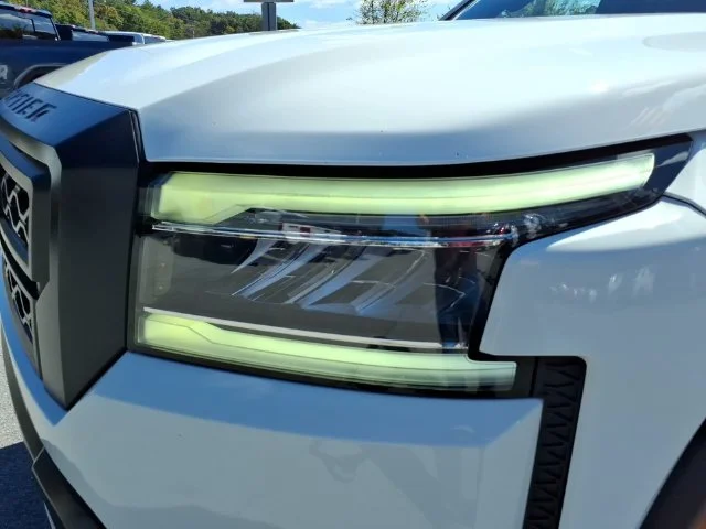 Used 2022 White Nissan PRO-4X image 4
